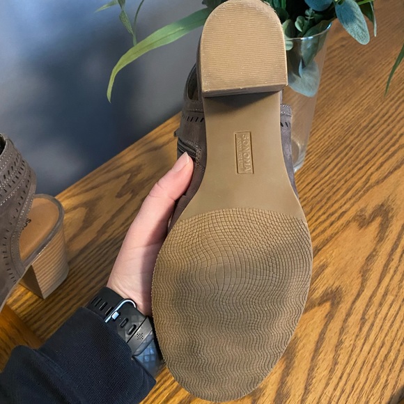 Chunky heel booties - Picture 7 of 10